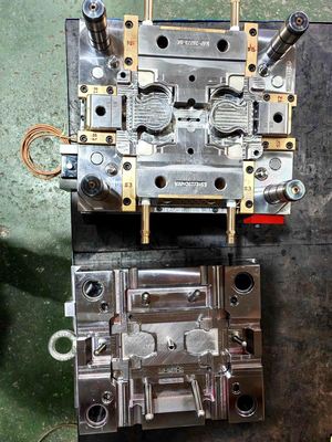 Forme d'injection à domicile à haute résistance Longue durée de vie pour le fixage de tuyaux de construction OEM/ODM
